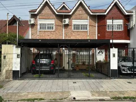 VENTA | PH AMPLIO AL FRENTE | Moron sur | Evalua permuta