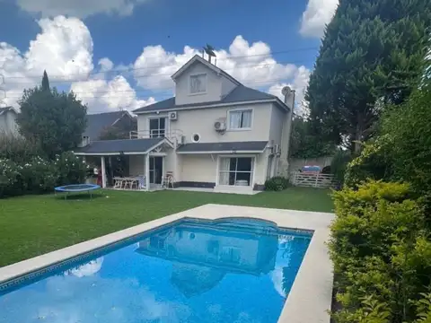 Casa 5 ambientes con 3 baños