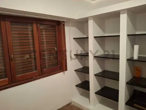 CASA VENTA PIÑEYRO 5 AMBIENTES CON COCHERA Y TERRAZA