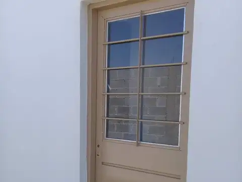 Casa en Venta  2 Dormitorios  Patio Amplio y Ingreso Para Vehiculo  B 20 de Junio