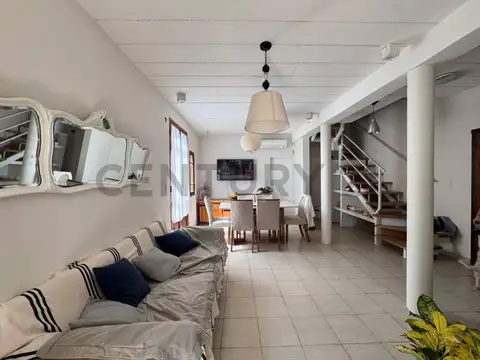 Casa en venta en Sicardi – 635 y 11 Bis | 2 dormitorios y amplio Parque | USD 120.000