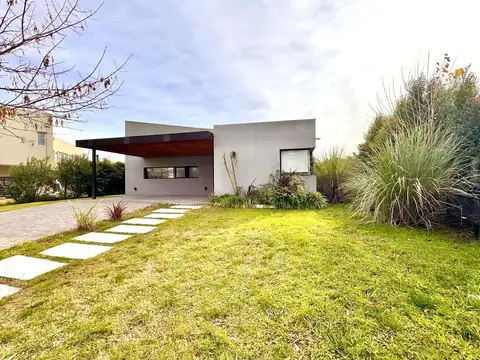 Casa en Venta en El Cantón - Barrio Puerto, USD 245.000