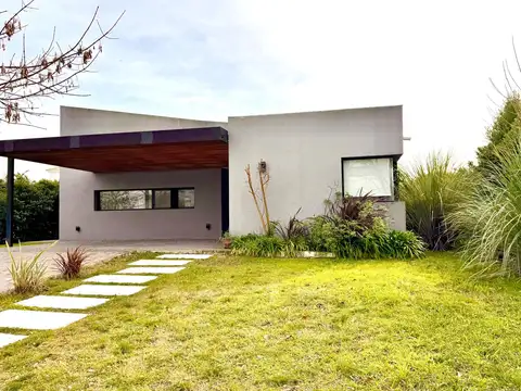 Casa en Venta con 4 cocheras