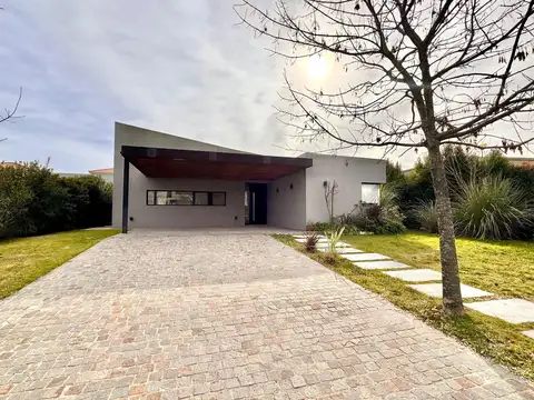 Casa en Venta 4 Ambientes en Barrio Puertos - El Canton