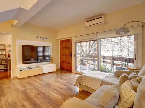 INCREIBLE TRIPLEX  CON 2 COCHERAS Y PARRILLA