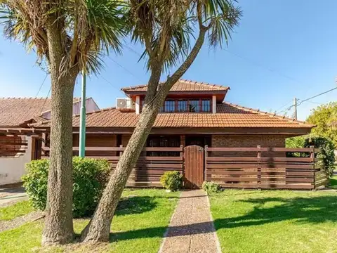 ALQUILER CASA 4 AMB CON COCHERA - CONSTITUCION