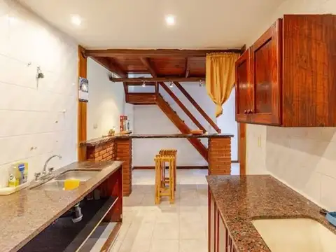 ALQUILER CASA 4 AMB CON COCHERA - CONSTITUCION