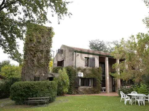 Casa en Venta en Manuel B Gonnet, USD 400.000