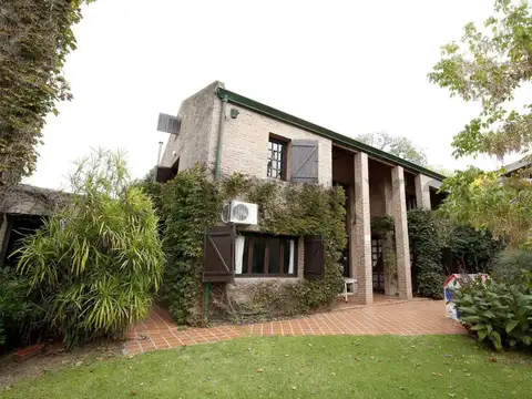 Casa en Venta con 3 cocheras