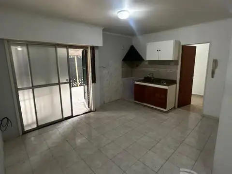 Alquiler - PH 3/Tres Ambientes, Planta Baja, Patio - Villa Ballester, Zona Norte