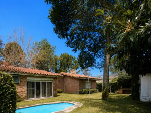 VENTA CASA 4 DORM., 2 BAÑOS, PISCINA Y GARAJE