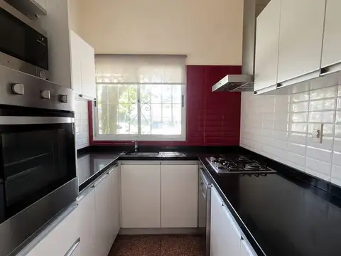 VENTA CASA 4 DORM., 2 BAÑOS, PISCINA Y GARAJE