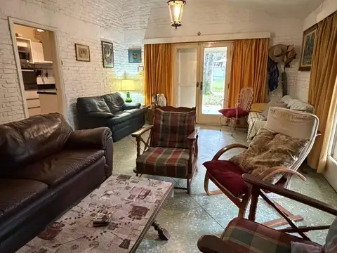 Casa 6 ambientes con 2 baños