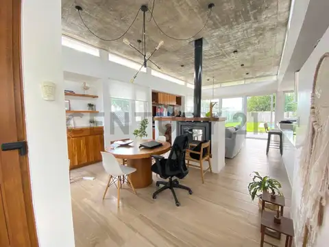 Casa 5 ambientes con 2 baños