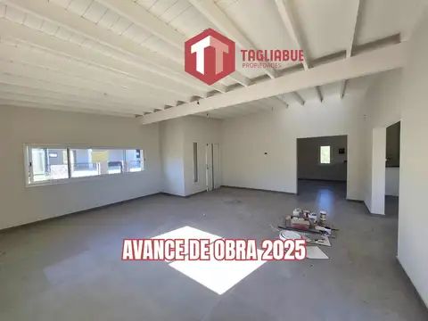 Casa 6 ambientes con 2 baños