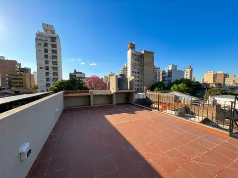 Casa de pasillo a estrenar c terraza y parrillero en Abasto