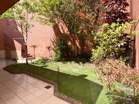 Casa con quincho en terraza - lote propio-ZONIFICACION USAB1