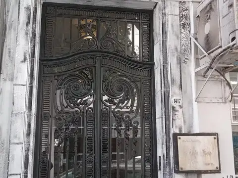 Marcelo T de Alvear al 1400