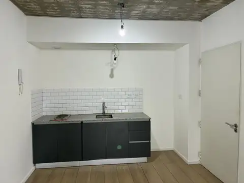 Precioso Monoambiente al frente con Balcón