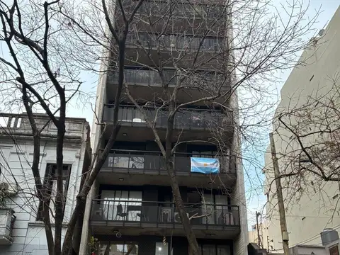 Precioso Monoambiente al frente con Balcón