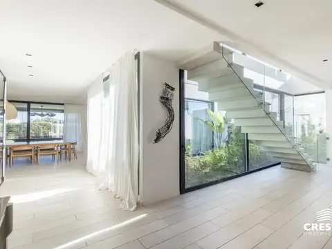 Casa en Venta con 2 cocheras