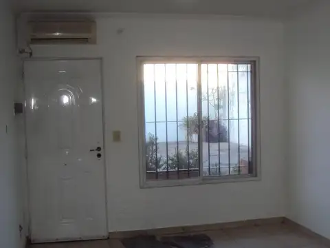 Depto Tipo Casa en Alquiler en Haedo, $ 750.000