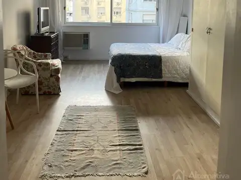 Suipacha al 1100 entre Av. Santa fe y Arenales