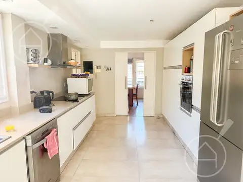 Casa 5 ambientes con 2 baños