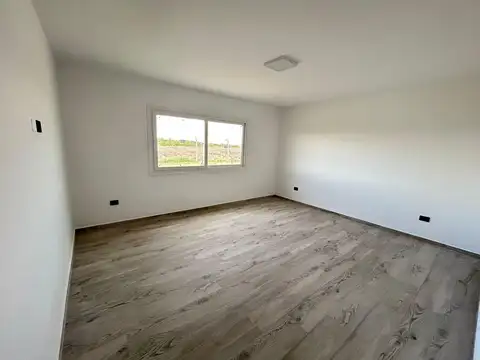 Casa a estrenar en planta baja · 3 dorm. · Suite · Galería con parrilla · Villalobos