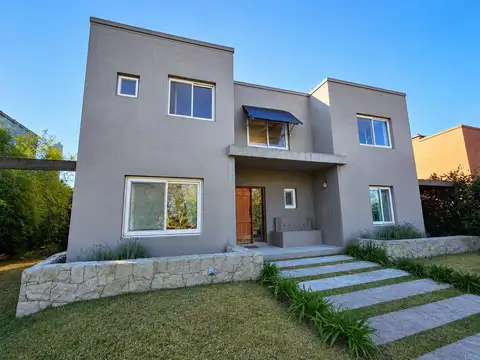 Casa en venta, 5 ambientes. B° Los ombues, Rincon de Milberg