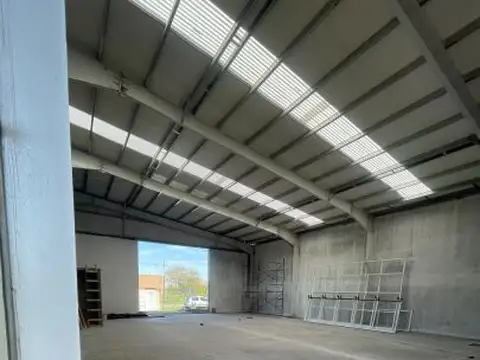 Ruta 21 y Malvinas Argentinas - Galpón 800 m2 - Alvear