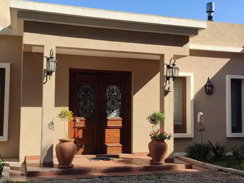 Casa 7 ambientes con 5 baños