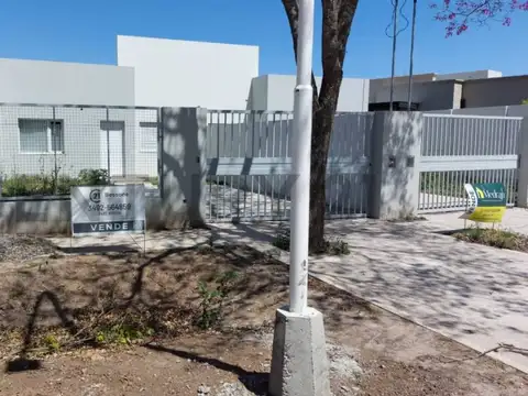 Se vende casa en Rafaela barrio paseo del este!