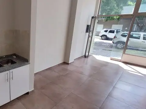 Local en  alquiler a metros de Blvd. Hipólito Yrigoyen