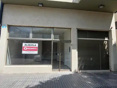 Local en  alquiler a metros de Blvd. Hipólito Yrigoyen