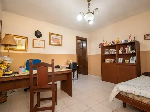 Casa 8 ambientes con 4 baños