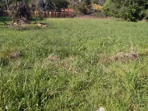 HERMOSO LOTE DE 2004 M2. EXCELENTE UBICACION, A CUADRAS DEL POLIDEPORTIVO. GAS NATURAL FACTIBLE INSTALACION. INTERNET.