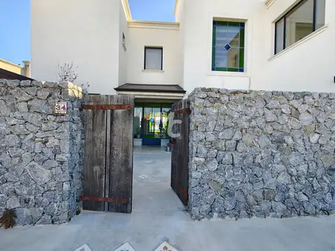 Casa en Alquiler en Villanueva, USD 3.500