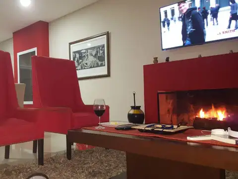 Casa 5 ambientes con 4 baños