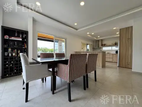Casa 6 ambientes con 4 baños