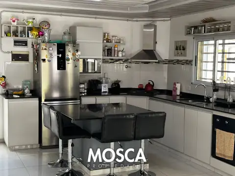 Casa 6 ambientes con 3 baños