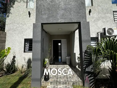 Casa en Venta en La Reja, USD 134.900