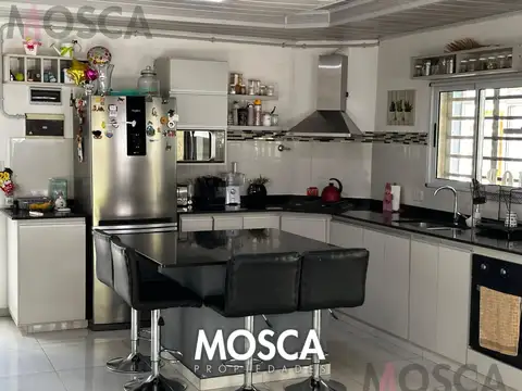 Casa 6 ambientes con 3 baños