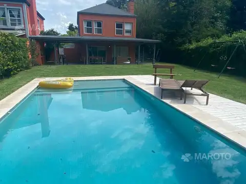 Casa en Venta con 2 cocheras
