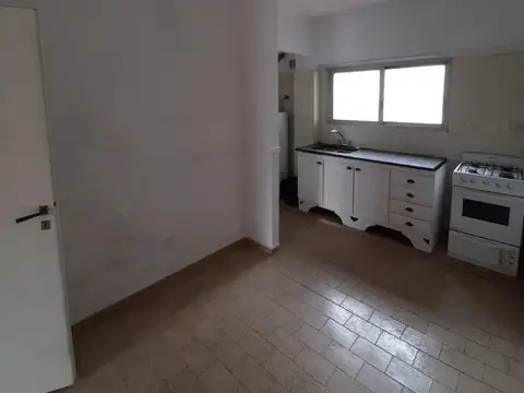 Departamento en Alquiler en Bernal, $ 900.000