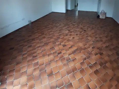 25 De Mayo 200, Piso 1