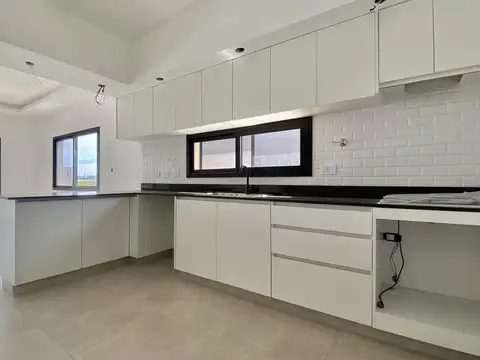 Casa 4 ambientes con 2 baños
