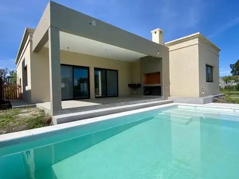 Casa | Venta | Santa Elisa | Pilar del Este | Piscina