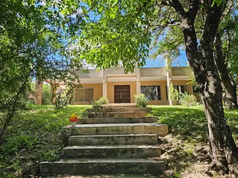 Casa de Campo en venta, Camino del Pelegrino 5 Ambientes