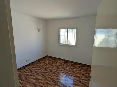 Alquiler PH 2 Amb. con patio Juncal  al 2500 Lanus Este